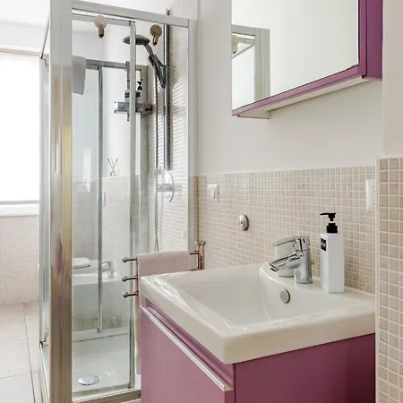 Lejlighed Leopardi 9, Bright - & Station Nearby *