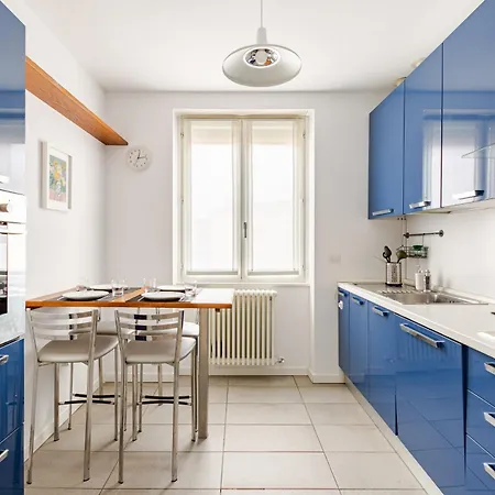 Leopardi 9, Bright - & Station Nearby Lejlighed Lecco