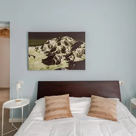Leopardi 9, Bright - & Station Nearby Lejlighed Lecco